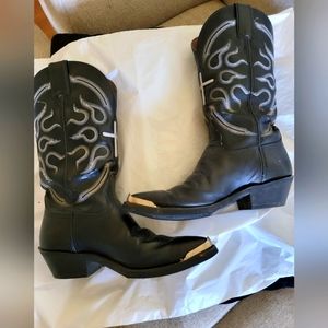 Women's Double-h black w/white and gray stitching size 6, w/pull on tab, leather